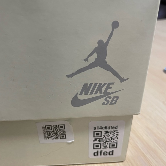 Nike SB x Air Jordan 4 Pine Green 🔥 (rare find) - Picture 5 of 10